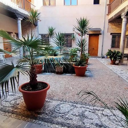 Abadia Suites Гранада Экстерьер фото